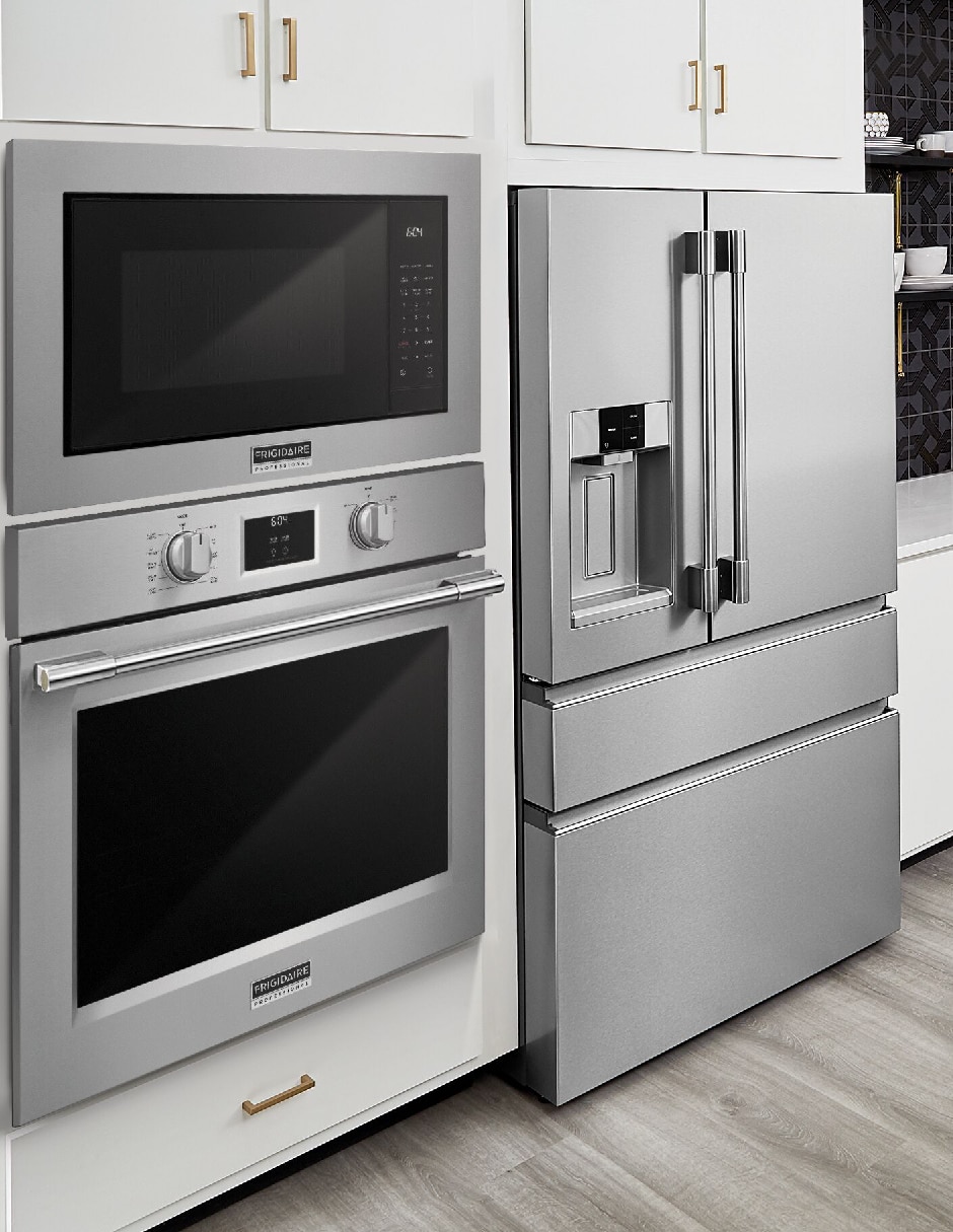 Horno de microondas convencional Frigidaire modelo PMBS3080BF de 2.2 pies cúbicos